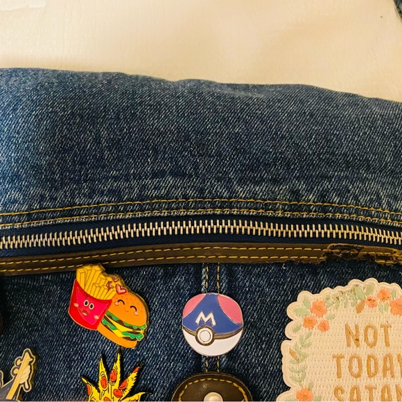 Purse- Blue Jean Crossbody with Adjustable Strap Velcro Closure with Pins EUC - Picture 8 of 15